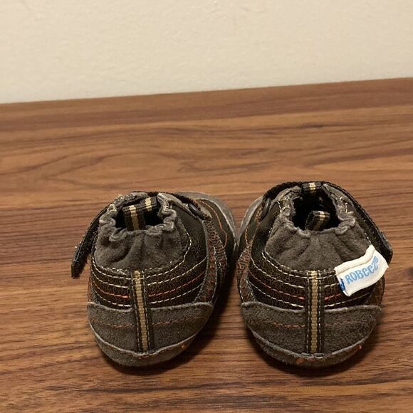 NWOT Roobeez London Mini Shoes for Babies Size 4. Brown Suede/Orange Stitching. - Picture 5 of 7
